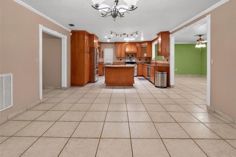 House in Tampa, Florida 3 bedrooms, 224.45 sq.m. № 2236190 - photo 7