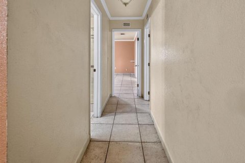 House in Tampa, Florida 3 bedrooms, 224.45 sq.m. № 2236190 - photo 17