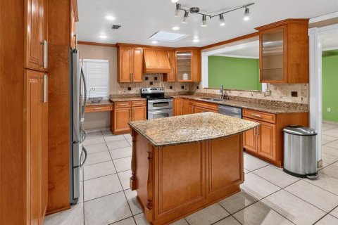 House in Tampa, Florida 3 bedrooms, 224.45 sq.m. № 2236190 - photo 10