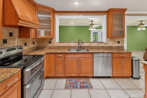 House in Tampa, Florida 3 bedrooms, 224.45 sq.m. № 2236190 - photo 12