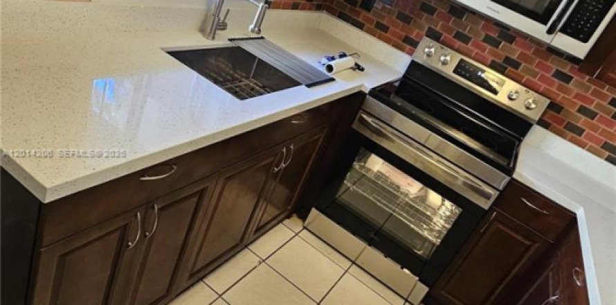 Appartement à Miami, Floride 2 chambres, 87.7 m2 № 2076220