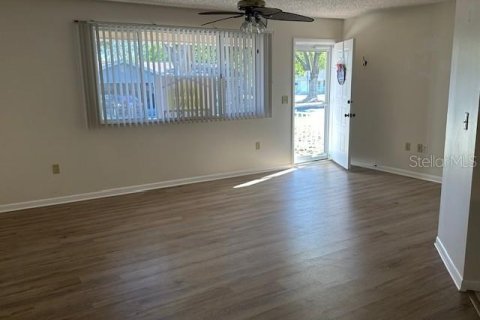 Casa en venta en Ocala, Florida, 2 dormitorios, 117.52 m2 № 1825334 - foto 2