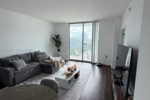 Condominio en alquiler en Hollywood, Florida, 2 dormitorios, 111.48 m2 № 2077959 - foto 6