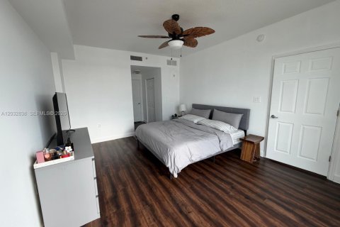 Condominio en alquiler en Hollywood, Florida, 2 dormitorios, 111.48 m2 № 2077959 - foto 14
