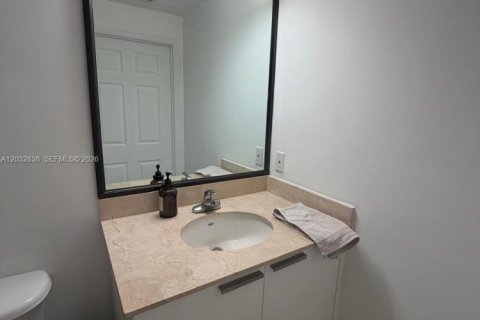 Condominio en alquiler en Hollywood, Florida, 2 dormitorios, 111.48 m2 № 2077959 - foto 12