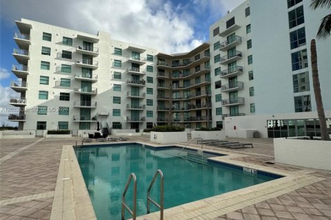 Condominio en alquiler en Hollywood, Florida, 2 dormitorios, 111.48 m2 № 2077959 - foto 30