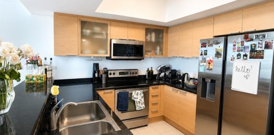 Condominio en Hollywood, Florida, 2 dormitorios  № 2077959