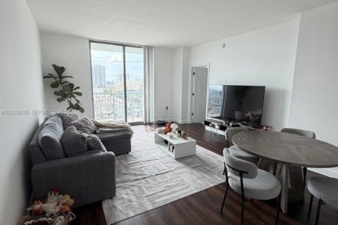 Condominio en alquiler en Hollywood, Florida, 2 dormitorios, 111.48 m2 № 2077959 - foto 8