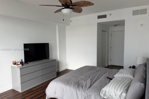 Condominio en alquiler en Hollywood, Florida, 2 dormitorios, 111.48 m2 № 2077959 - foto 15