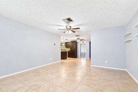 Villa ou maison à vendre à Port Richey, Floride: 3 chambres, 112.04 m2 № 2351557 - photo 7
