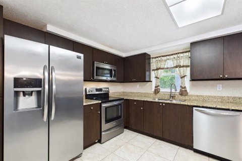 Villa ou maison à vendre à Port Richey, Floride: 3 chambres, 112.04 m2 № 2351557 - photo 17