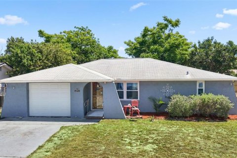 House in Port Richey, Florida 3 bedrooms, 112.04 sq.m. № 2351557