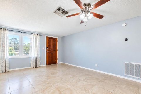 Villa ou maison à vendre à Port Richey, Floride: 3 chambres, 112.04 m2 № 2351557 - photo 9