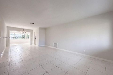 Villa ou maison à louer à Deerfield Beach, Floride: 3 chambres № 2386931 - photo 12