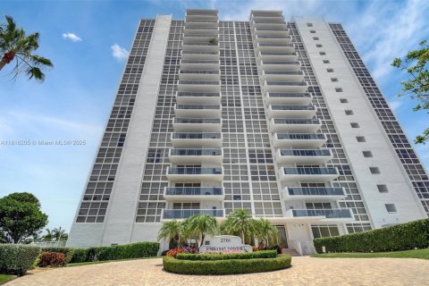 Condo in Fort Lauderdale, Florida, 2 bedrooms  № 1794565 - photo 18