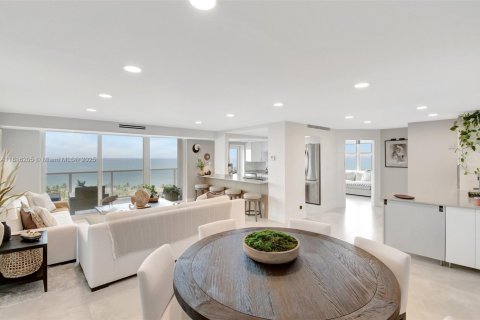 Condo in Fort Lauderdale, Florida, 2 bedrooms  № 1794565 - photo 1