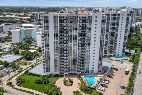 Condo in Fort Lauderdale, Florida, 2 bedrooms  № 1794565 - photo 3
