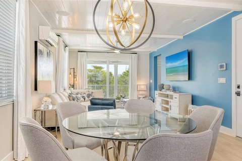 House in HUNTERS POINT in Cortez, Florida 3 bedrooms, 155.89 sq.m. № 2298510 - photo 17