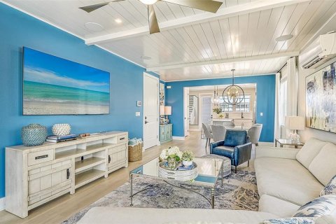 House in HUNTERS POINT in Cortez, Florida 3 bedrooms, 155.89 sq.m. № 2298510 - photo 6