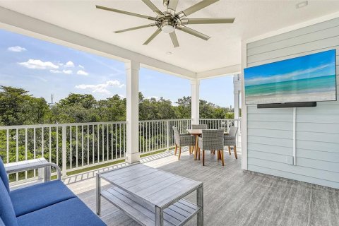House in HUNTERS POINT in Cortez, Florida 3 bedrooms, 155.89 sq.m. № 2298510 - photo 4