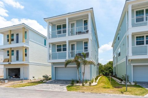 House in HUNTERS POINT in Cortez, Florida 3 bedrooms, 155.89 sq.m. № 2298510 - photo 7