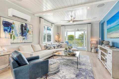 House in HUNTERS POINT in Cortez, Florida 3 bedrooms, 155.89 sq.m. № 2298510 - photo 8