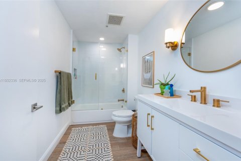 Condominio en venta en Miami, Florida, 2 dormitorios, 115.38 m2 № 1991551 - foto 12