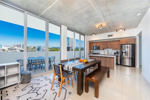 Condominio en Miami, Florida, 2 dormitorios  № 1991551