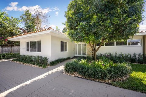 Casa en venta en Miami, Florida, 6 dormitorios, 275.64 m2 № 1865701 - foto 25