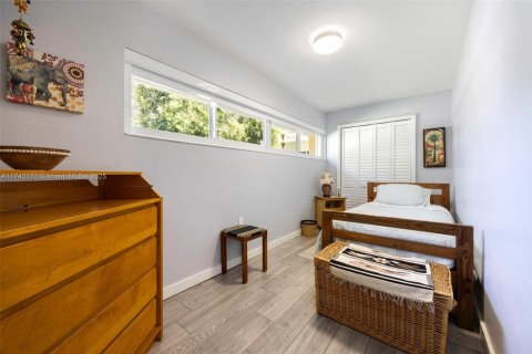 Casa en venta en Miami, Florida, 6 dormitorios, 275.64 m2 № 1865701 - foto 18