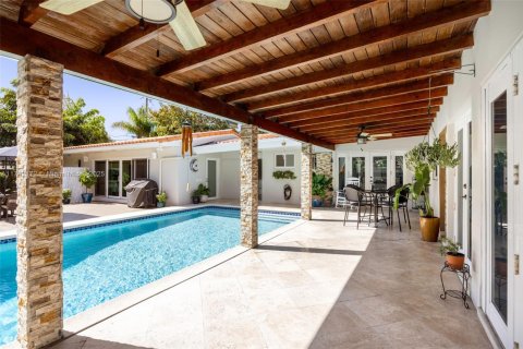 Casa en venta en Miami, Florida, 6 dormitorios, 275.64 m2 № 1865701 - foto 21