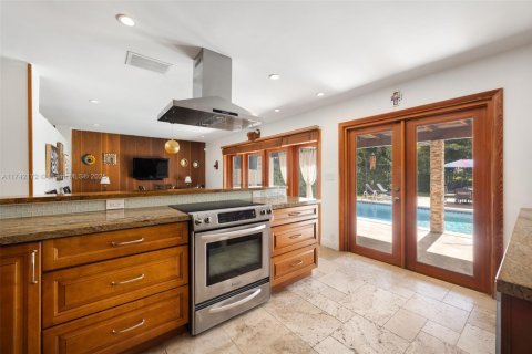 Casa en venta en Miami, Florida, 6 dormitorios, 275.64 m2 № 1865701 - foto 9