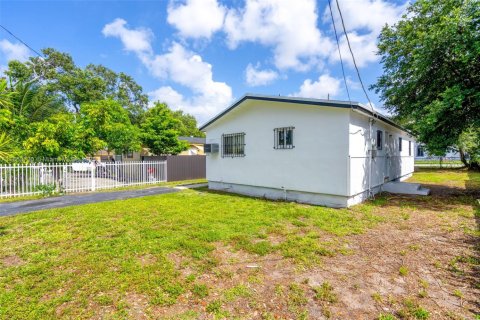 House in Miami Gardens, Florida 3 bedrooms, 98.2 sq.m. № 1872596 - photo 18