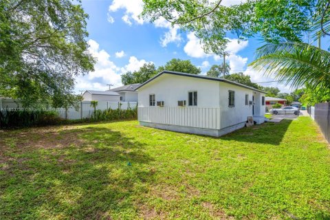House in Miami Gardens, Florida 3 bedrooms, 98.2 sq.m. № 1872596 - photo 19