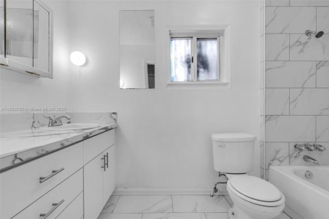 House in Miami Gardens, Florida 3 bedrooms, 98.2 sq.m. № 1872596 - photo 14