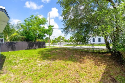 House in Miami Gardens, Florida 3 bedrooms, 98.2 sq.m. № 1872596 - photo 17