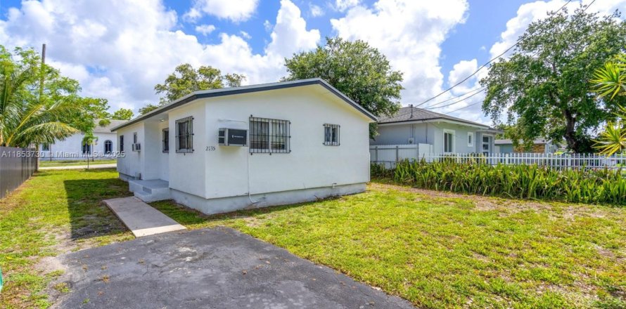 House in Miami Gardens, Florida 3 bedrooms, 98.2 sq.m. № 1872596