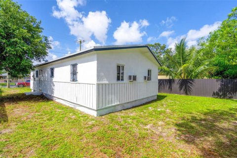 House in Miami Gardens, Florida 3 bedrooms, 98.2 sq.m. № 1872596 - photo 20