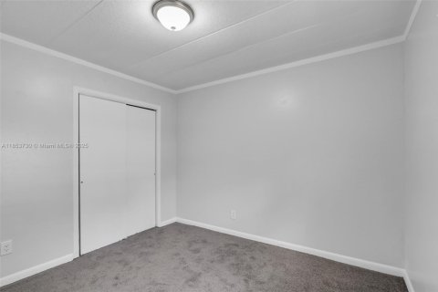 House in Miami Gardens, Florida 3 bedrooms, 98.2 sq.m. № 1872596 - photo 12