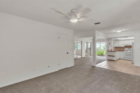 House in Winter Haven, Florida 2 bedrooms, 154.87 sq.m. № 1760098 - photo 12