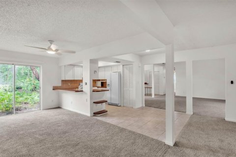 House in Winter Haven, Florida 2 bedrooms, 154.87 sq.m. № 1760098 - photo 14