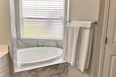 Casa en venta en Lehigh Acres, Florida, 3 dormitorios, 153.57 m2 № 2022698 - foto 9