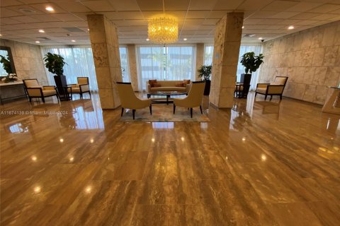Condo in Hallandale Beach, Florida, 1 bedroom  № 1867539 - photo 4