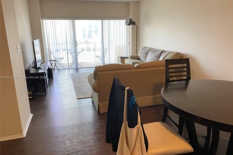 Condo in Hallandale Beach, Florida, 1 bedroom  № 1867539 - photo 9