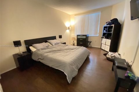 Condo in Hallandale Beach, Florida, 1 bedroom  № 1867539 - photo 14