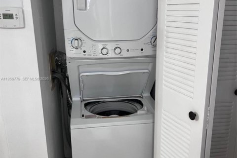Снять в аренду кондоминиум в Хайполюксо, Флорида 2 спальни, 71.35м2, № 2080094 - фото 9