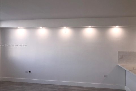 Condominio en alquiler en Miami, Florida, 46.45 m2 № 2086147 - foto 26