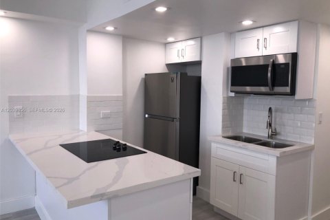 Condominio en alquiler en Miami, Florida, 46.45 m2 № 2086147 - foto 21