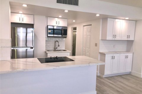 Condominio en alquiler en Miami, Florida, 46.45 m2 № 2086147 - foto 2