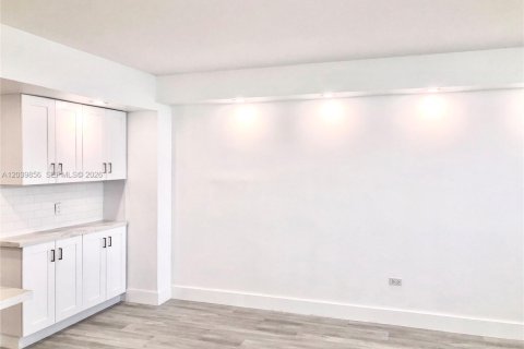 Condominio en alquiler en Miami, Florida, 46.45 m2 № 2086147 - foto 10